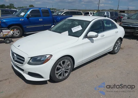 2016 Mercedes-Benz C 300 из США, поврежденный, VIN 55SWF4JB8GU177132